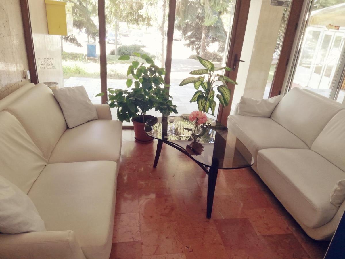 Apart Hotel Central Razgrad Екстер'єр фото